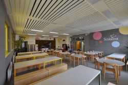 Škola a školka v Letech, Architekt Ondřej Tuček: V přízemí jsou umístěny šatny a jídelna s kuchyní, která funguje pro školu i školku.