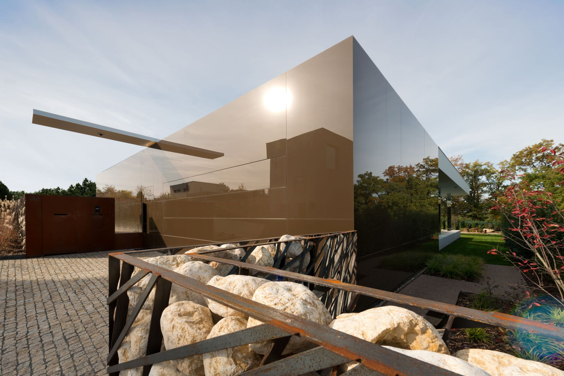 Designová vila od ateliéru de.fakto – pohled z ulice