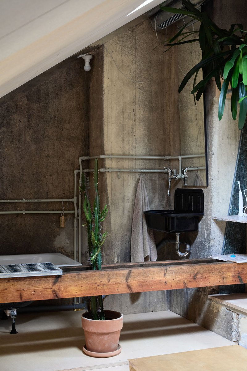 Rekonstrukce podkroví od studií totalbrutal a svobodová blaha