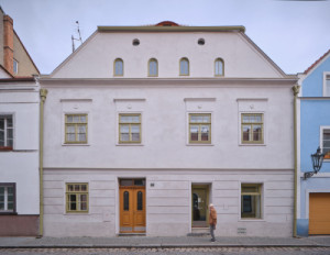 Dům v Žatci z ulice (Dům v Žatci s výčepem ; ORA)