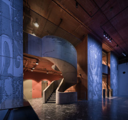 Na místě brněnského brownfieldu Vlněna vyrostl kancelářský komplex. Studio acht zde postavilo patnáctipodlažní prosklenou budovu s označením I.