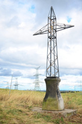 Wichterkeruz - starý sokl, nový kříž. (Josef Čančík; Wichterkreuz – návrat zmizelého)