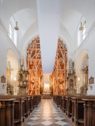 I sem zasahuje instalace. (Peer Collective a Kateřina Šedá, Festival vánočních zlozvyků)