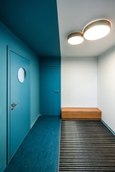 Propojení staré a nové části (Mateřská škola ve Vědomicích, Architip)