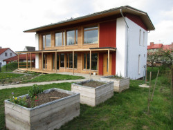 Rodinný dům z nosné slámy, zdroj