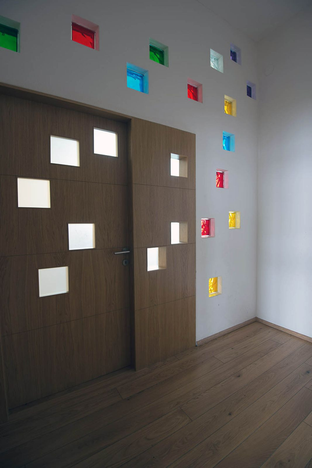 Presvetlenie vstupnej predsiene. Vytvorenie „ducha“ transcendentálneho priestoru,