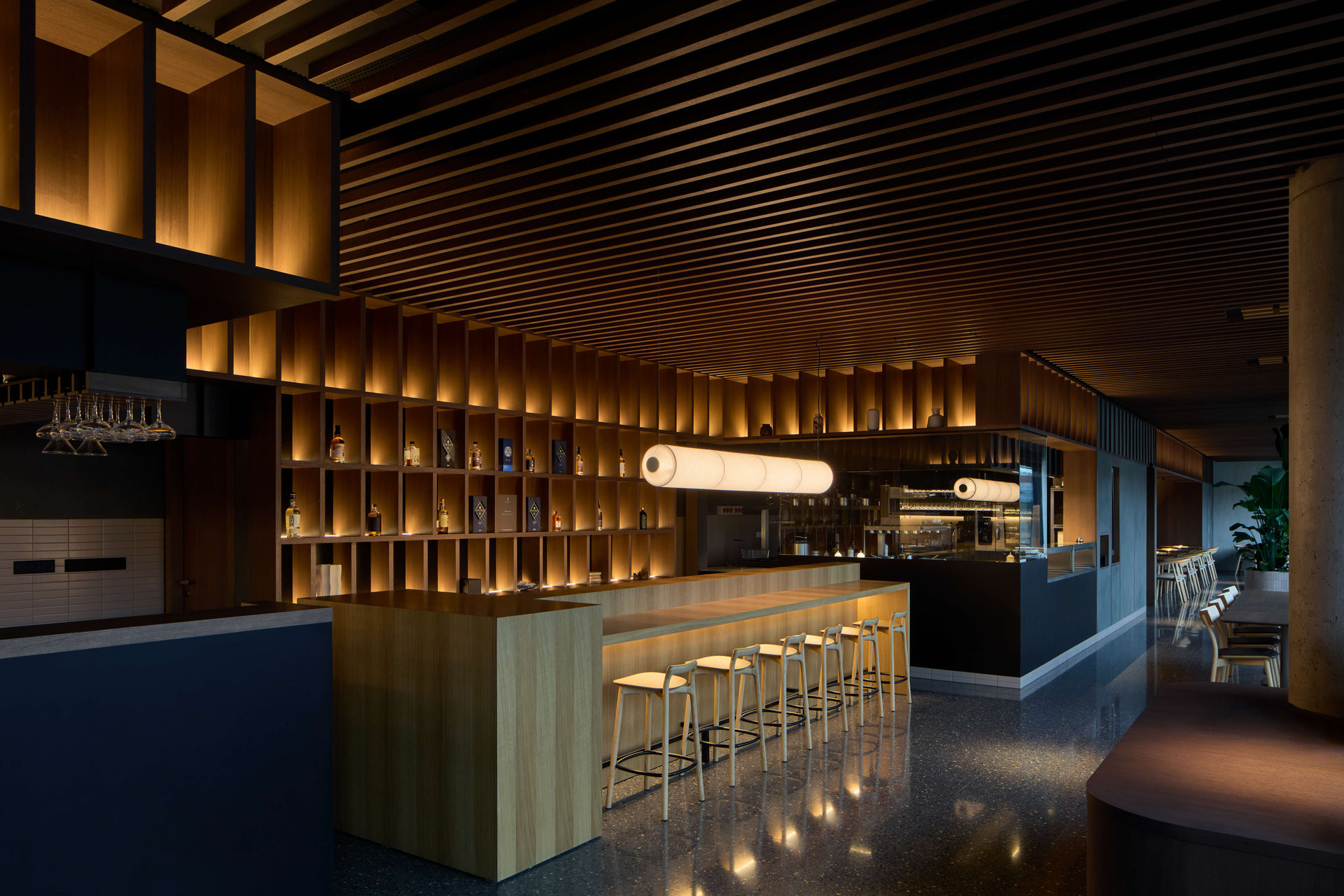 Restaurace Hansik se nachází v parteru Masaryčky v Praze. (Restaurace Hansik v Praze; Neuhäusl Hunal)