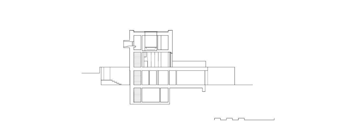 House B, řez b, E2A