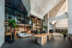 BASE v Jurkovičově teplárně, Bratislava (STUDIO PERSPEKTIV) - kategorie Interiér roku Somfy