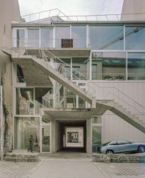 Ve čtvrtek 2. března se v nových prostorách Technologického centra UMPRUM Mikulandská uskuteční dialog architekta Thomase Burlona a umělce Bernda Trasbergera