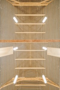 1:1 architekti zrekonstruovali bývalý špejchar historického statku v Benicích u Chrášťan. Sýpka nově slouží jako multifunkční sál