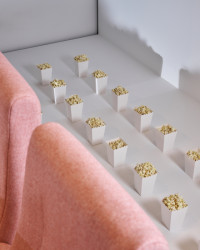 mmcité se rozhodlo prezentovat na letošním Designblokuinteraktivní  instalací sedaček od Kovostalu. 