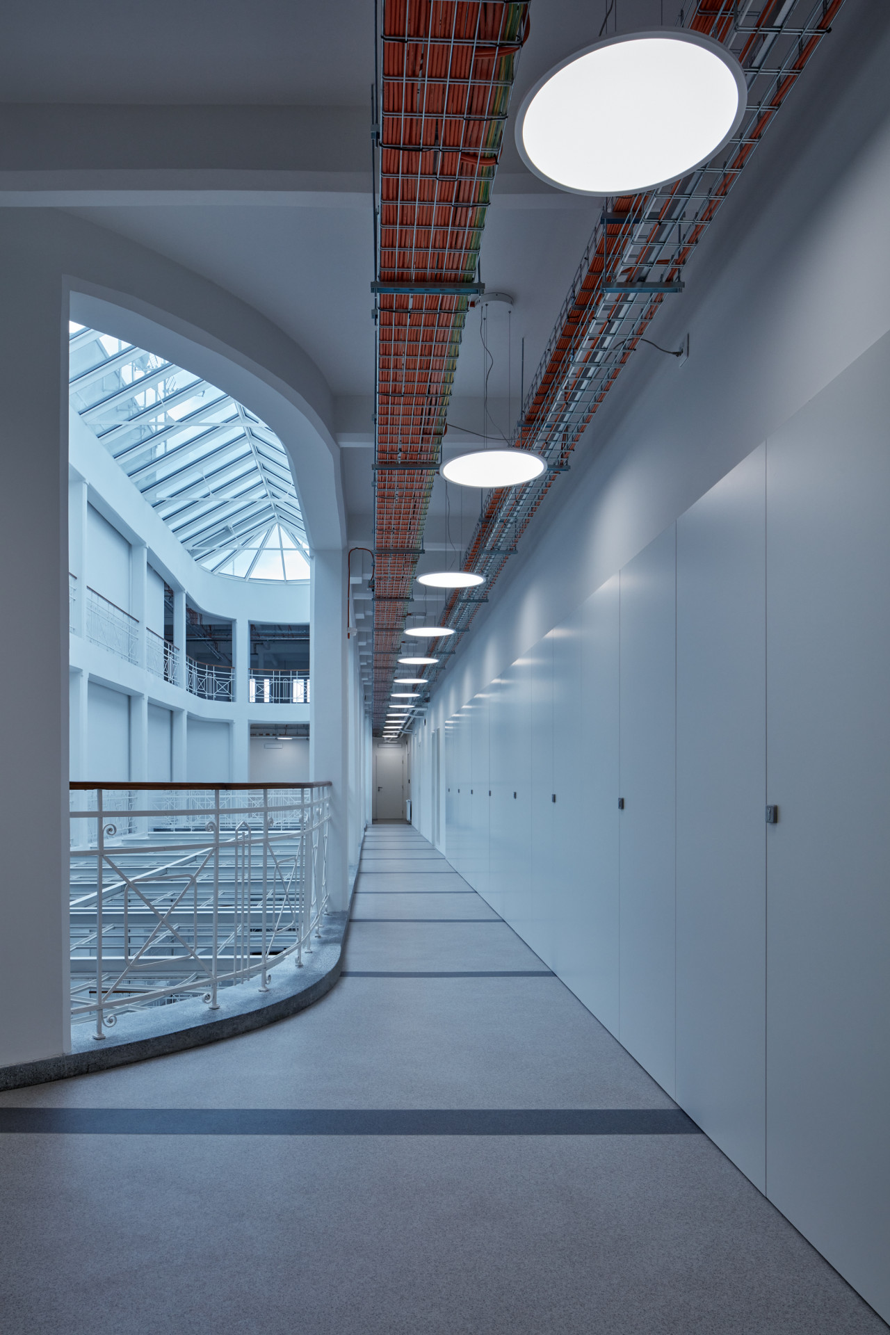 Konverze domu nábytku na budovu Českého rozhlasu Olomouc podle návrhu studia Atelier 38