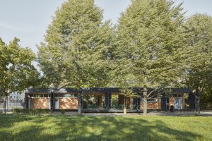Nové přístřešky u přehrady v Jablonci (Občerstvení U Prutu, Prokš Přikryl architekti)