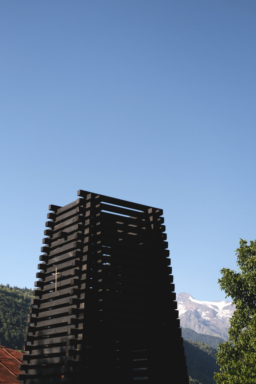 Po skončení bienále v Tbilisi byla zvonice přenesená do vesnice Soli v oblasti Svanetii.