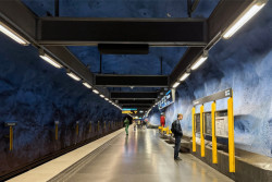 Stockholmské metro (na obrázku stanice T-Centralen modrá linka) 