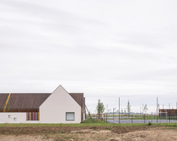 Škola ve francouzském Josnes od studia FAUN