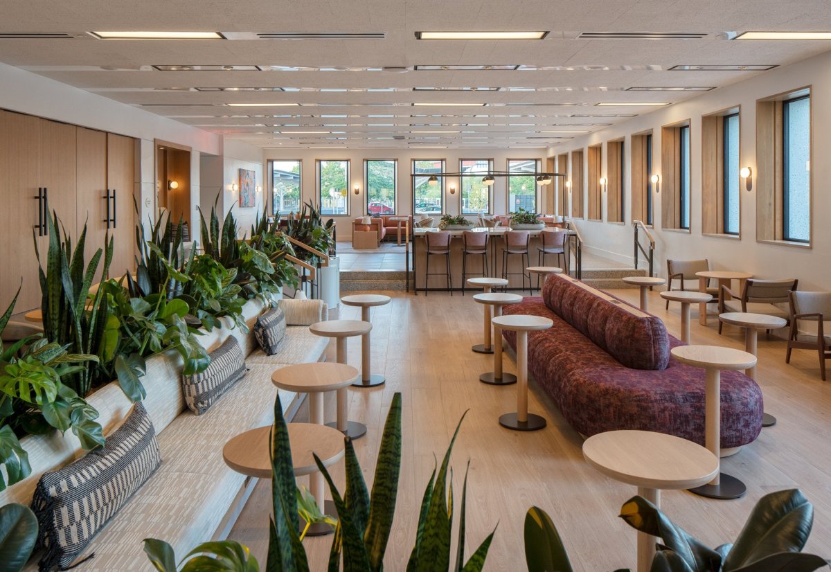 Administrativní brutalistickou budovu v americkém New Haven proměnili architekti ze studia Becker + Becker na luxusní hotel Marcel