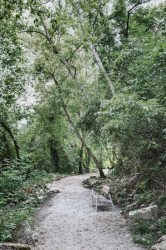 Ateliéry archigrest a topoScape proměnily skládku ve Varšavě na park.