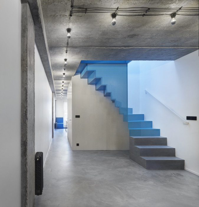 Interiér mezonetového bytu v Praze-Podolí, SMLXL