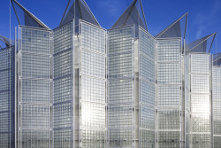 Kongresové centrum ve Zlíně, AI - DESIGN (Eva Jiřičná, Petr Vágner), 2002-2011.