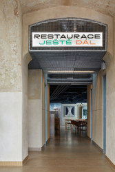 Spojení mezi jednotlivými částmi je vyřešeno za pomoci pororoštů (Alma, 
Neuhäusl Hunal)