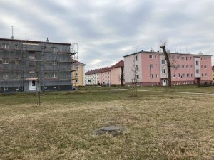 Nadace Proměny Karla Komárka vyhlašuje výzvu k obnově parku před Základní školou U Červených domků v Hodoníně