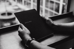 JANOŠÍK vydává publikaci Princip okna