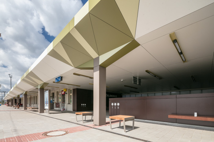 Rekonstrukce výpravní budovy a přilehlých prostor v Čelákovicích - detail zastřešení, Studio 519