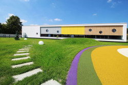 XYstudio, Kindergarten Yellow Elephant – foto