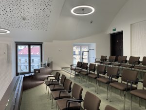 ATELIER SCHMIDT navrhl rekonstrukci společenského sálu v budově děčínského magistrátu.
