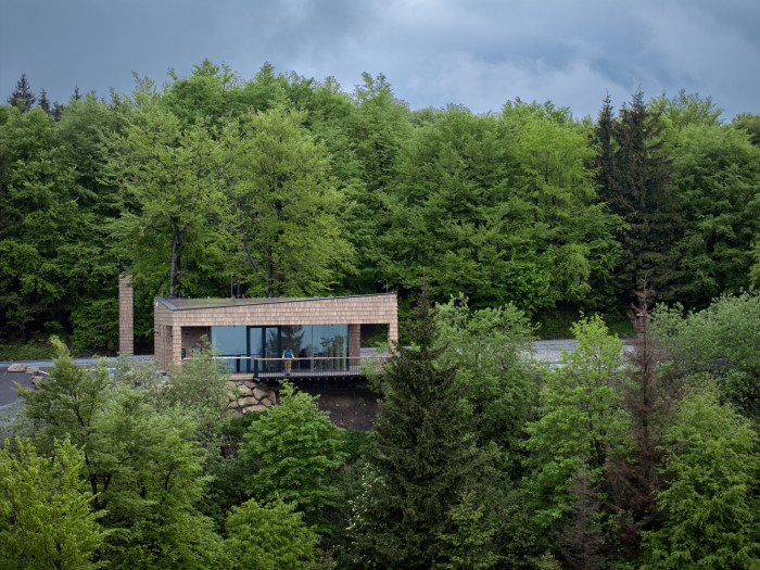 Terasa do údolí (Brána Pusteven; henkai architekti)