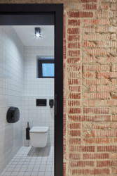 Dentální klinika myTREEDK v Opavě, QARTA Architektura / David Wittassek