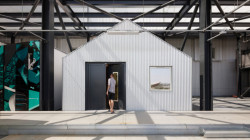 The Gantry, přestavba olympijského vysílacího centra na ateliéry a kanceláře od studia Hawkins\Brown