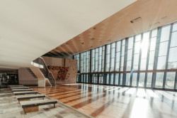 KOHLarchitekti zrekonstruovali nádražní halu v Havířově, nově slouží jako sportovně-kulturní centrum