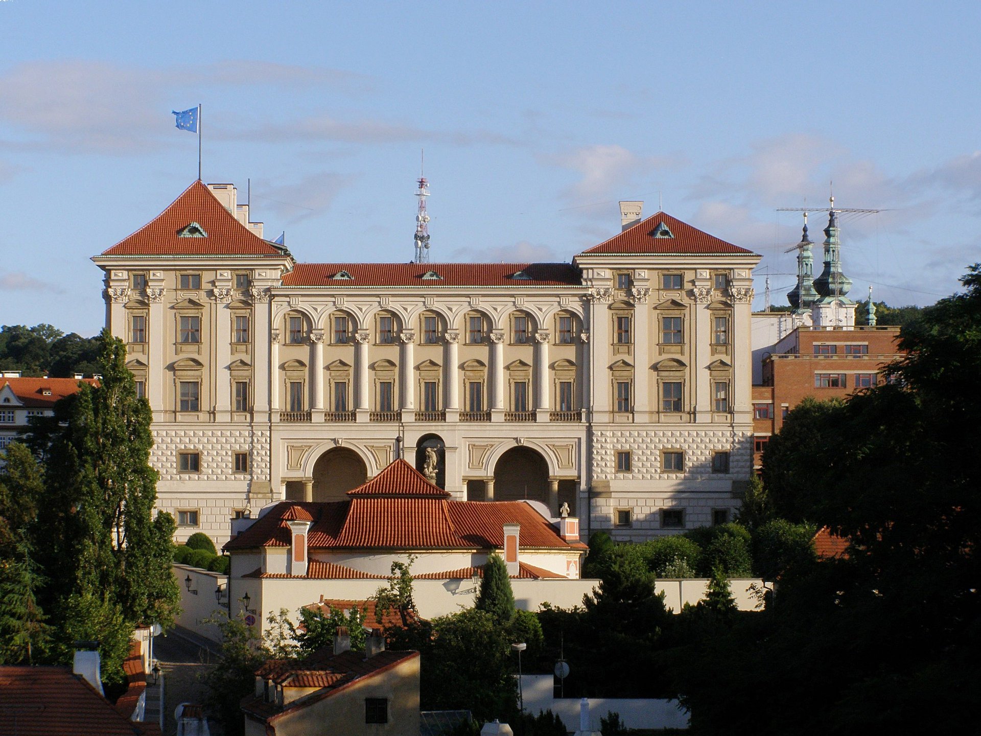 Česko má 13 nových kulturních památek, mezi nimi i Černínský palác