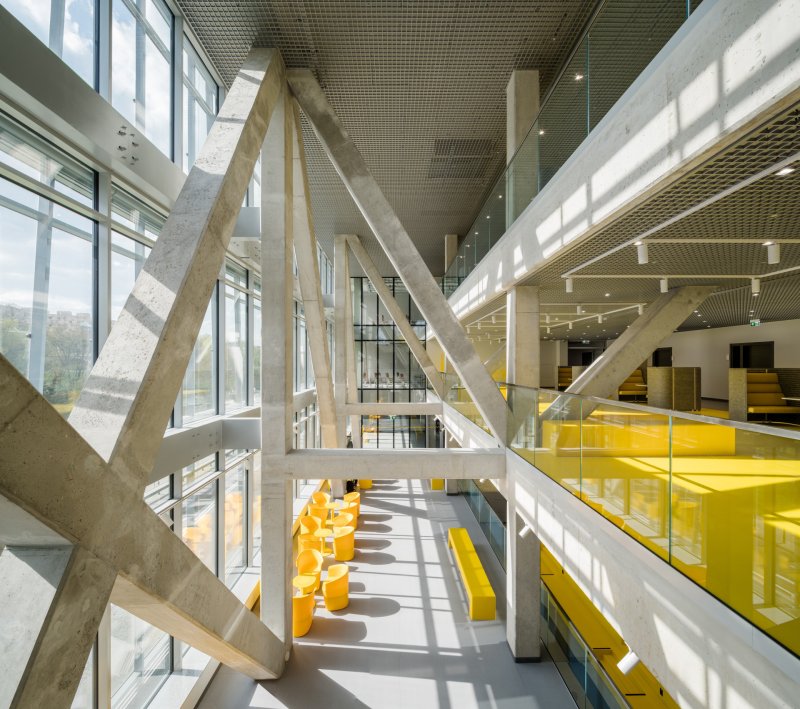 Architektonické studio Kuryłowicz & Associates realizovali ve Varšavě novou budovu Fakulty aplikované lingvistiky a moderních jazyků Varšavské univerzity