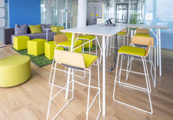 Wiesner-Hager vybavil kanceláře společnosti UNIQA ve Vídni s ohledem na udržitelnost a recyklaci