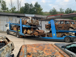 Fotografie z přepravy aut z Ukrajiny