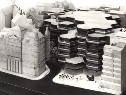 Na modelu Kotvy je vidět, že Machoninovi počítali i se zpracováním veřejného prostoru v okolí
budovy. Na to ale z různých důvodů už nikdy nedošlo.