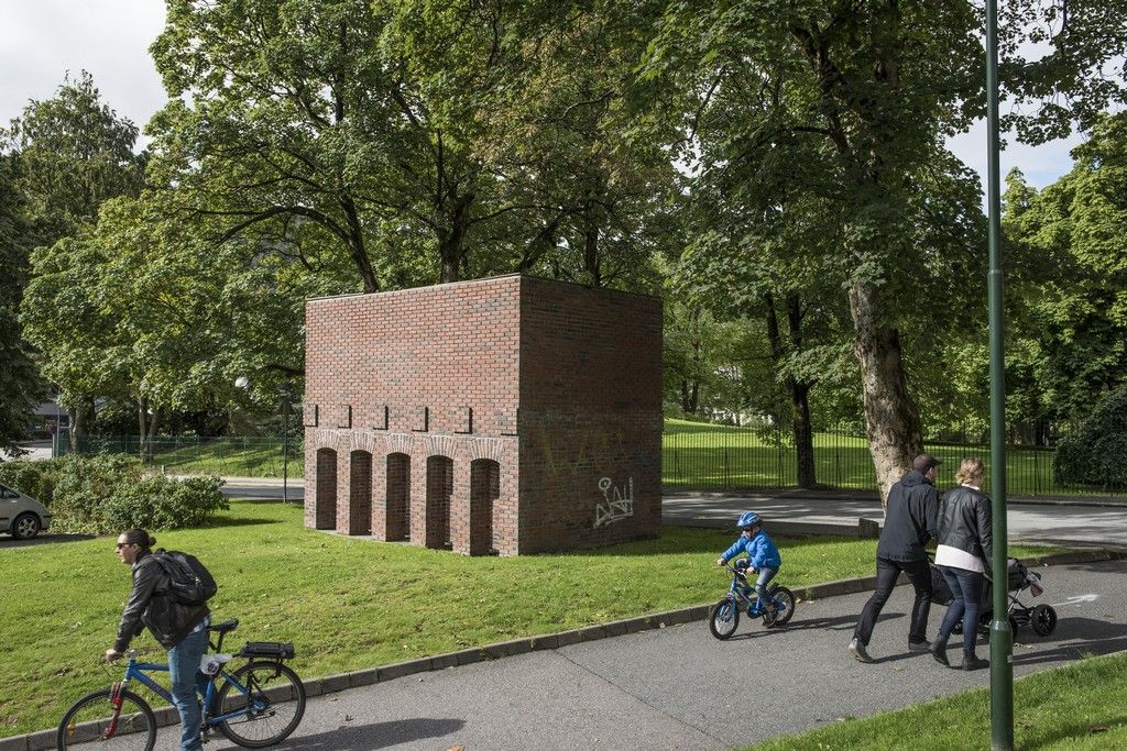 Per Kirkeby, Bergen. Lokace: Bergen, Nygårdsparken 1988 - foto