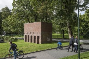 Per Kirkeby, Bergen. Lokace: Bergen, Nygårdsparken 1988 - foto