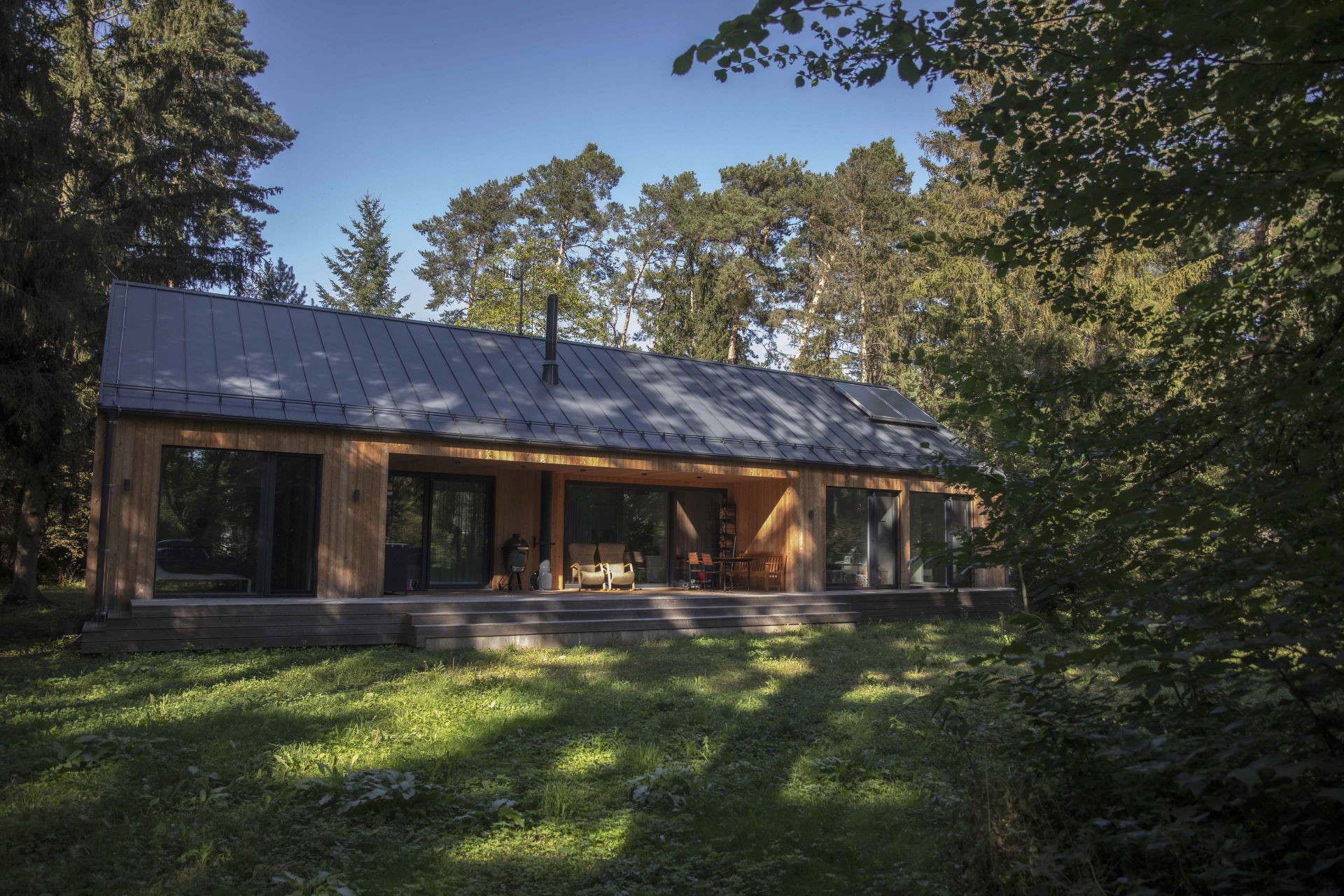 Moderní dřevostavba v Kersku podle arch. návrhu Labor 13 od VESPER HOMES