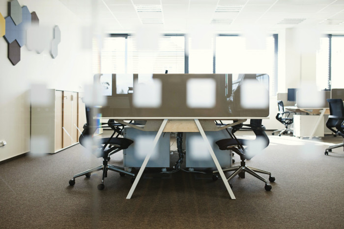 Pracovní a jednací stůl MOVE ME od PROFIL NÁBYTEK