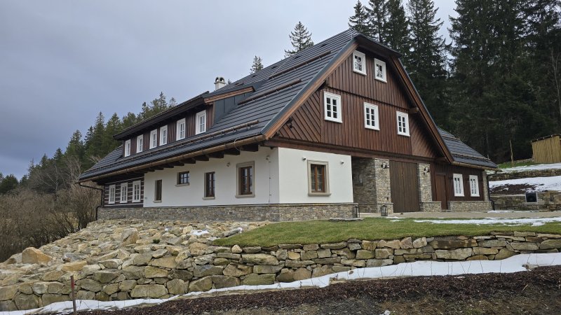 Firma Roubenky Roubal je český výrobce roubených staveb, který je na trhu od roku 2010.