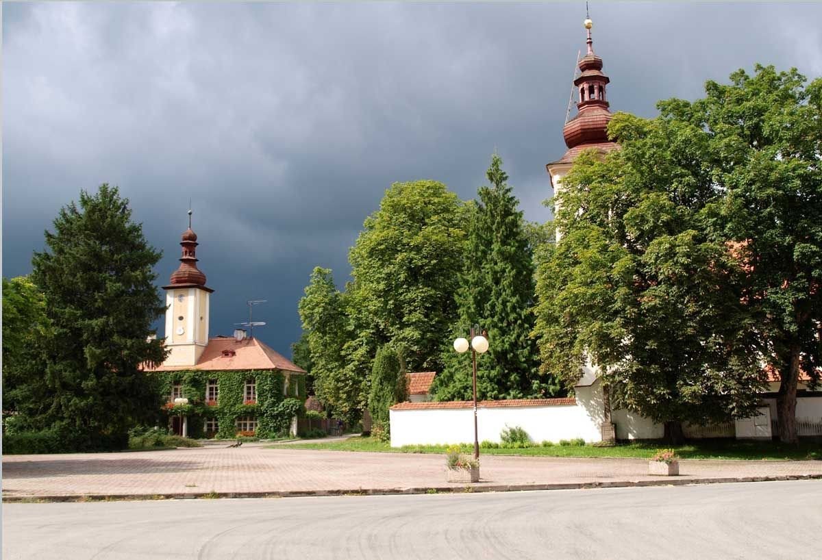 Náměstí s historickými dominantami - foto