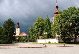 Náměstí s historickými dominantami - foto