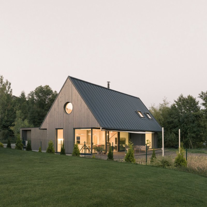 Cake Houses: První dokončený dům stojí v Okrouhlé u Nového Boru