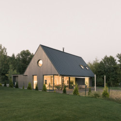 Cake Houses: První dokončený dům stojí v Okrouhlé u Nového Boru