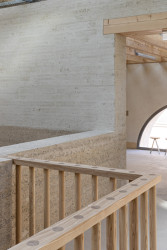 Přírodní, rozložitelné, ale také s citem pro krásu a detail. (Rekonstrukce bývalých železničních dílen; ASSEMBLE, Atelier Luma, BC Architects )